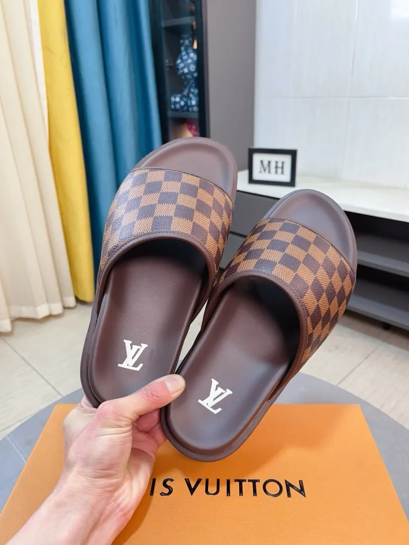 Men's shoes 💰360🌹🌹 (lv-Louis Vuitton) new men's sandals, high-end boutique, exquisite embossed logo decoration on the upper, fine workmanship, super soft soles, casual, loose and comfortable, a must-have in summer! \nsize：38-44